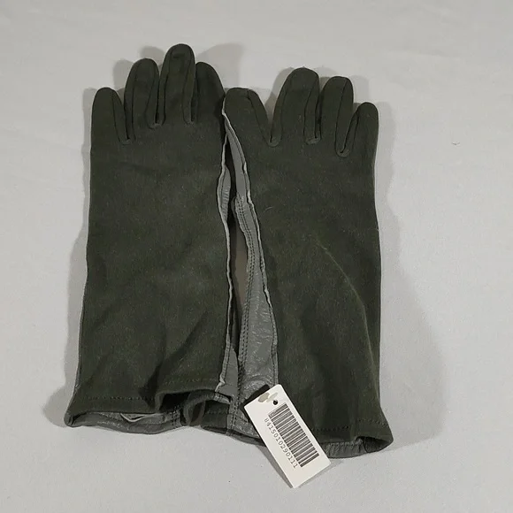 Two Pairs of Military Gloves - Picture 5 of 6
